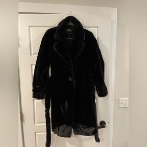 Black faux fur coat Zara